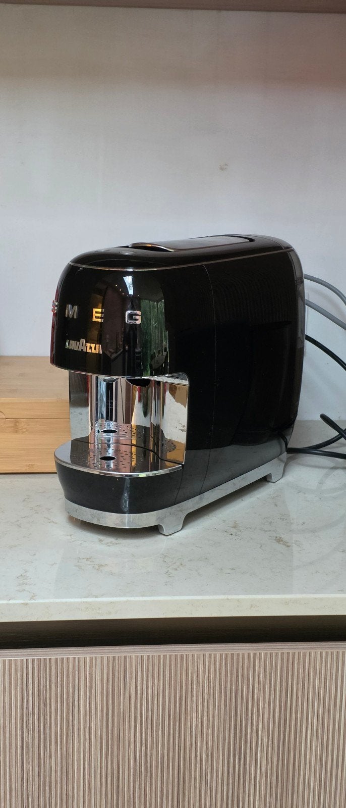 SMEG Lavazza A Modo Mio Espressomachine - Zwart, Witgoed en Apparatuur, Ophalen, Espresso apparaat, Zo goed als nieuw, Koffiepads en cups