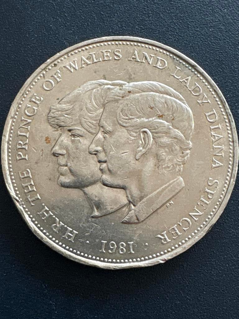 munt Charles & Diana huwelijk 1981, Postzegels en Munten, Munten | Europa | Niet-Euromunten, Ophalen of Verzenden, Overige landen
