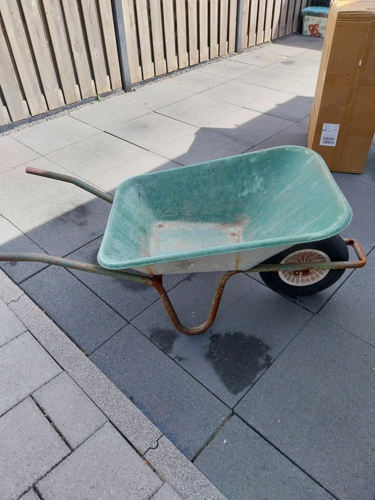 Gebruikte kruiwagen - Ideaal voor tuin en klusjes, Tuin en Terras, Kruiwagens, Ophalen, Gebruikt, Handmatig, Eenwielig