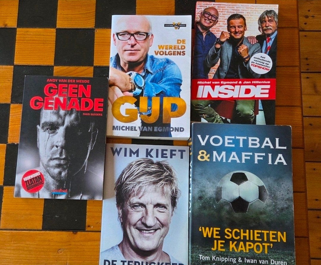 5 voetbal boeken!, Boeken, Ophalen of Verzenden, Gelezen, Balsport