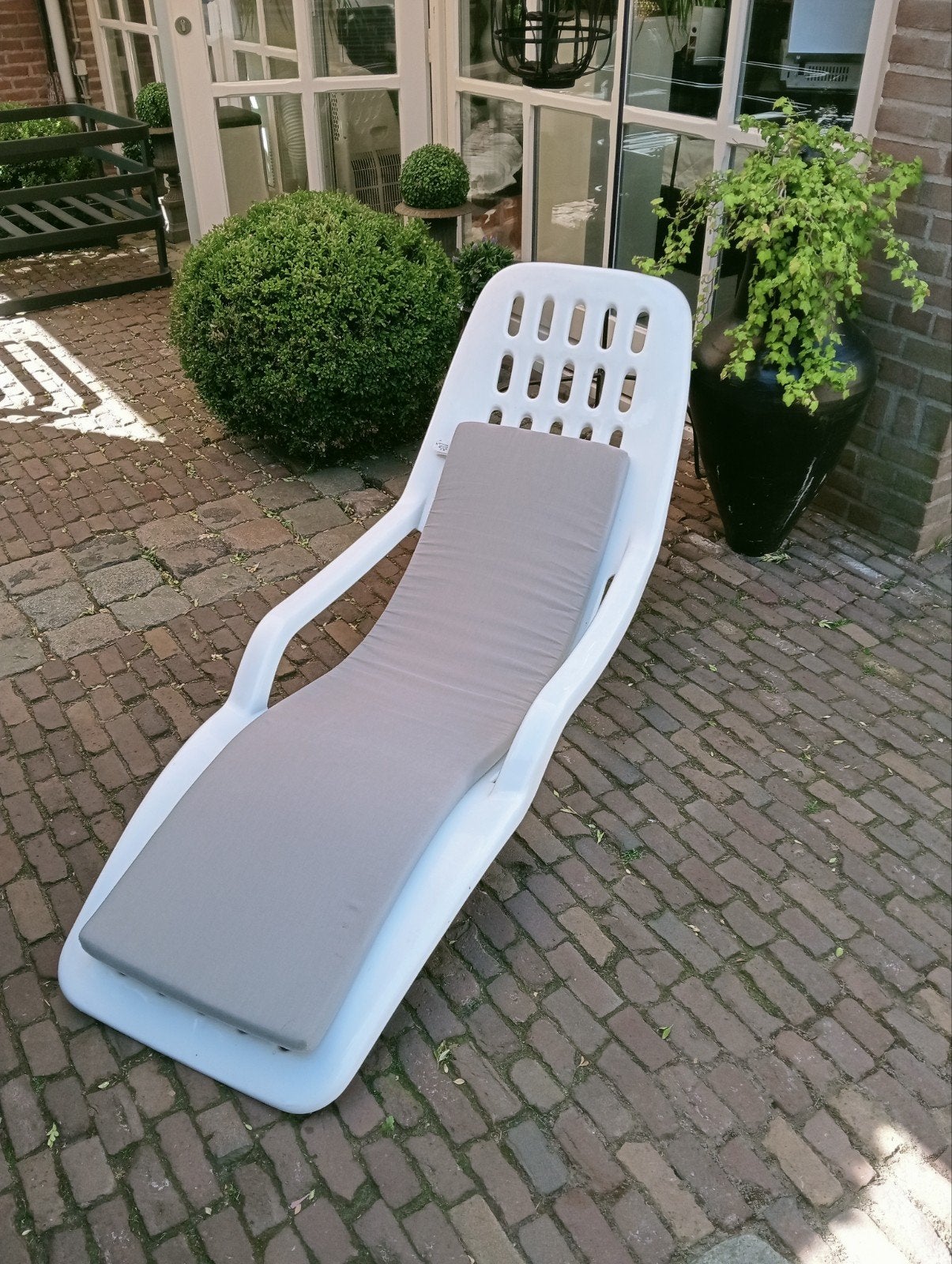 splinternieuwe  lig schommelstoel incl kussen., Ophalen, Kunststof