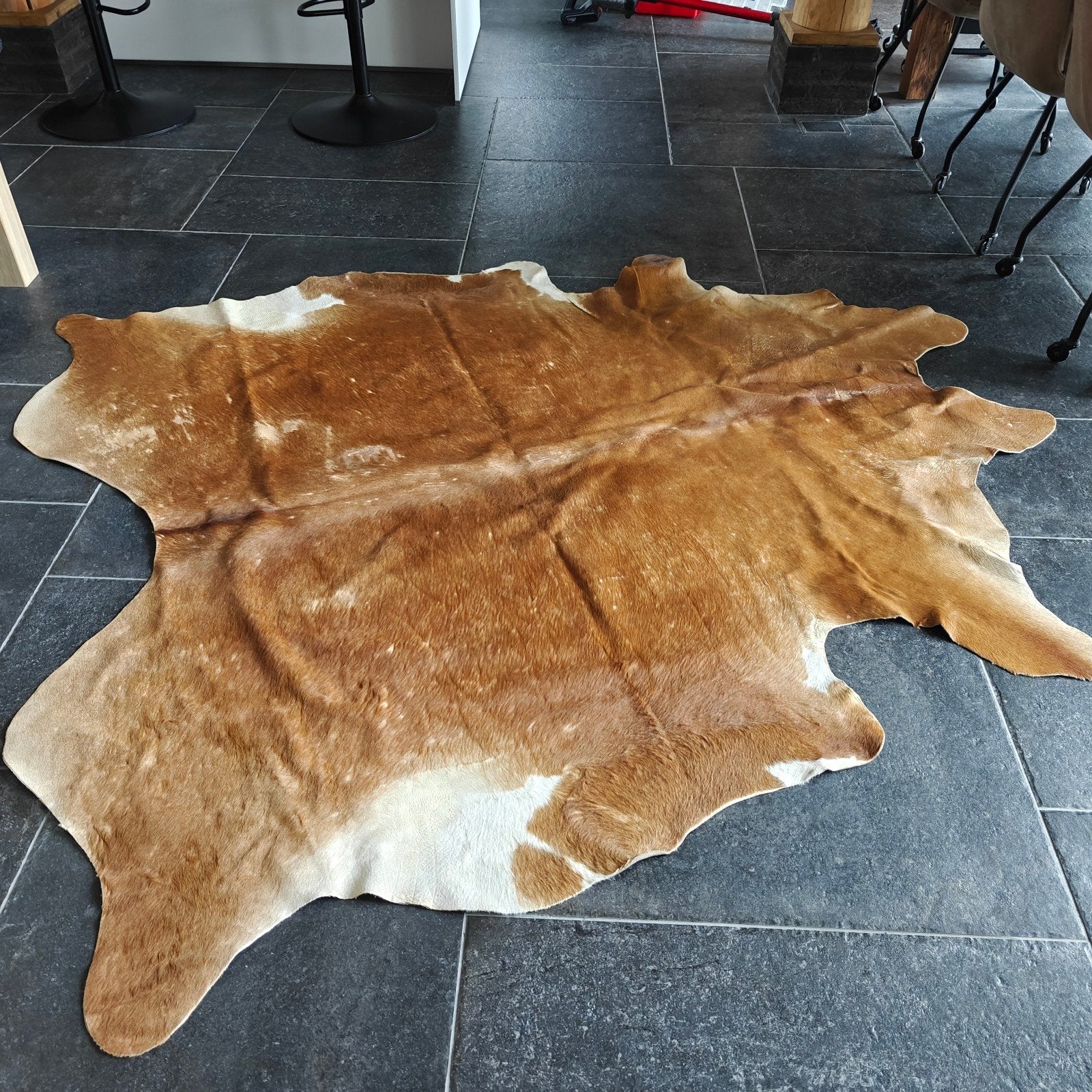 Ikea koeienhuid vloerkleed, ca. 1.85m doorsnede, Huis en Inrichting, Natuurlijk, Landelijk, 150 tot 200 cm, Ophalen of Verzenden