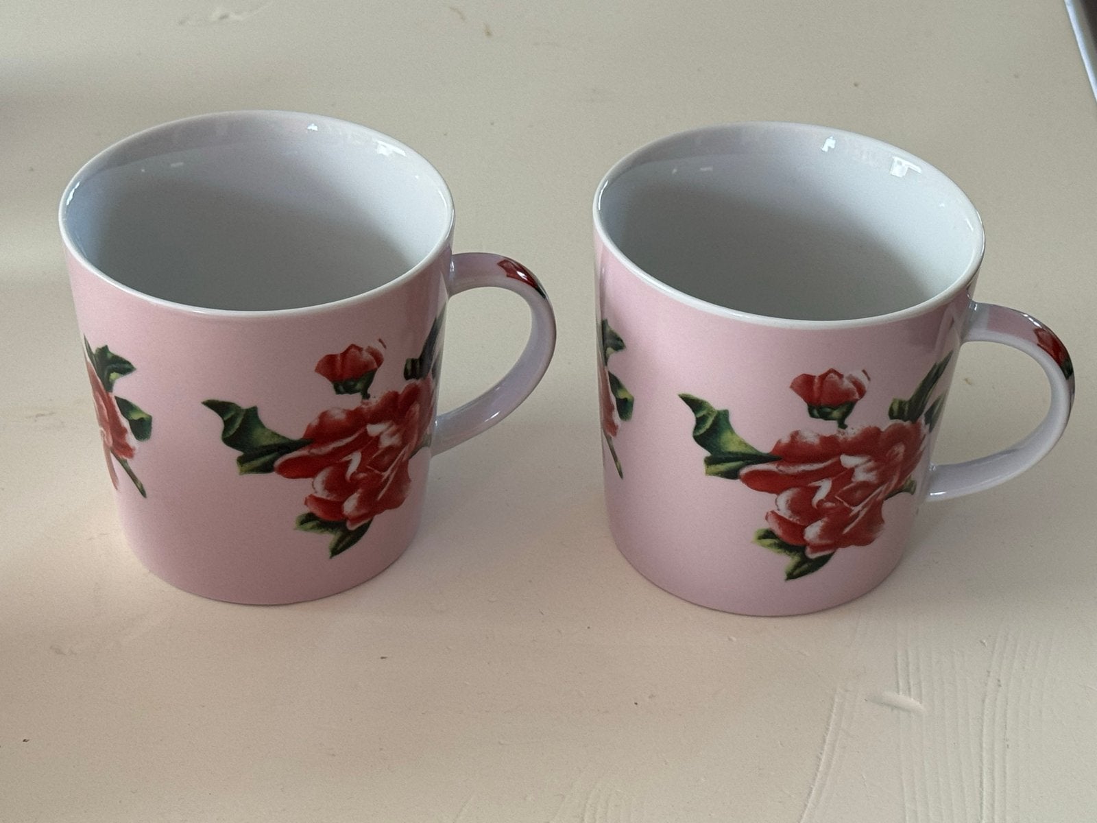 Set van 2 roze mokken met bloemmotief - HIP Amsterdam, Overige merken, Keramiek, Zo goed als nieuw, Modern