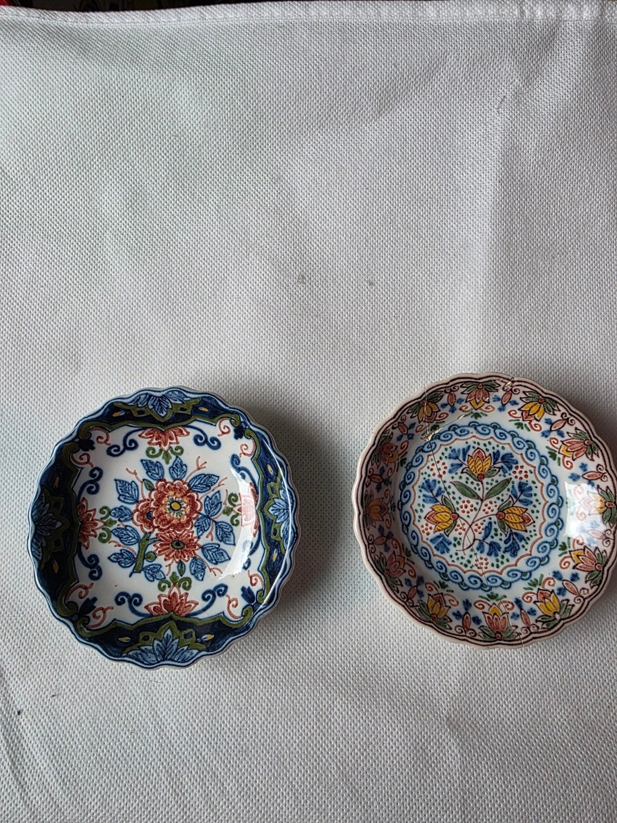 Twee Makkum aardewerk sierbordjes 10 cm, Ophalen of Verzenden