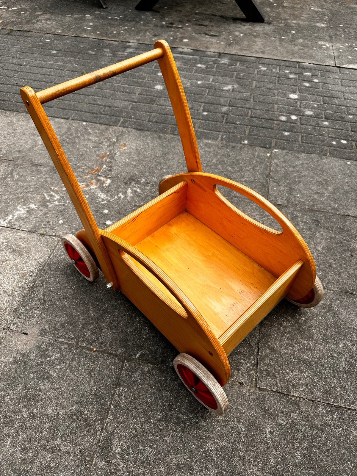 Houten loopwagen met opbergruimte, Ophalen of Verzenden, Gebruikt, Overige typen, Met wieltjes