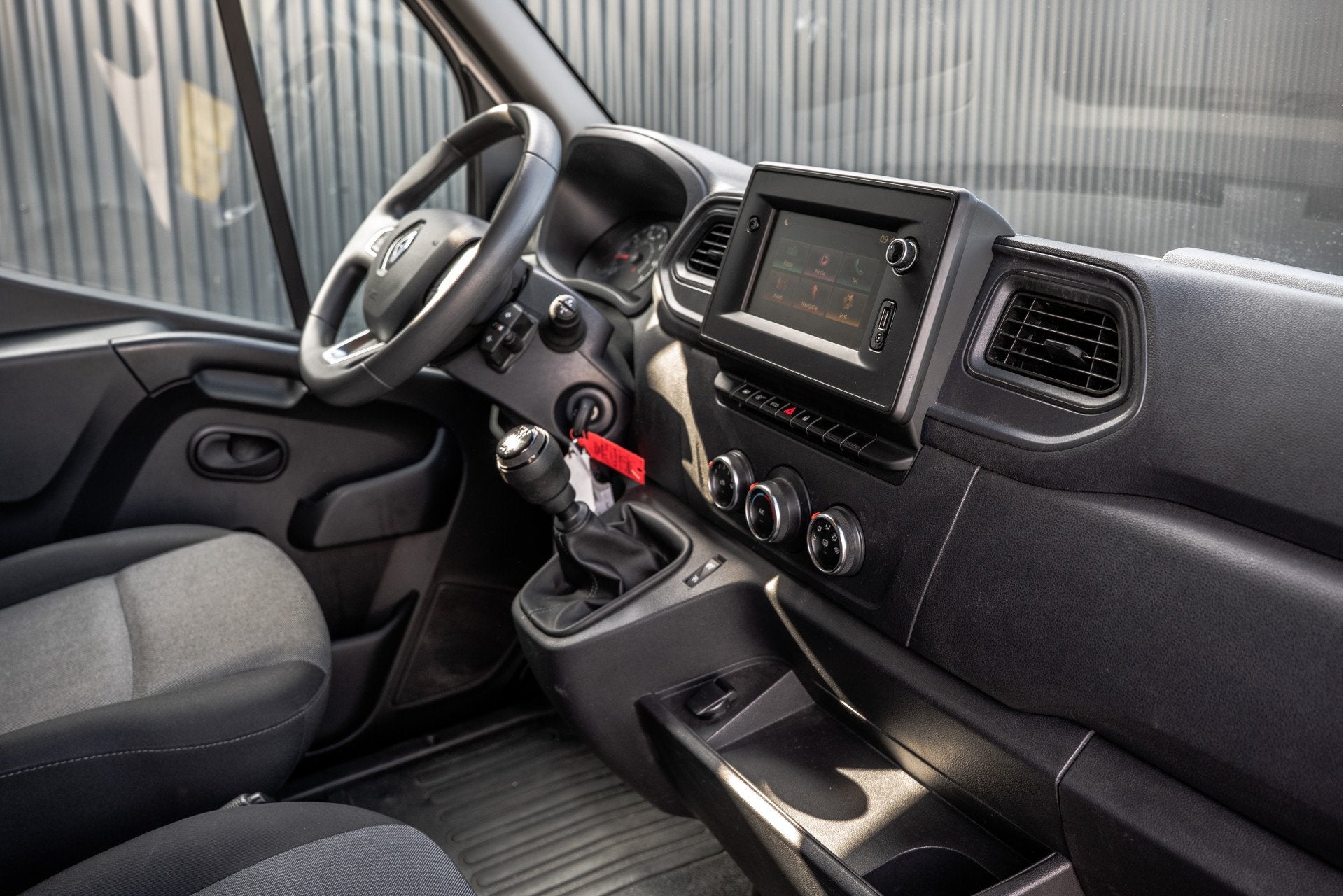 Renault Master 2.3dCi | Bakwagen met Laadklep | LED | Carpla, Auto's, Bestelauto's, 145 pk, Gebruikt, 4 cilinders, Renault