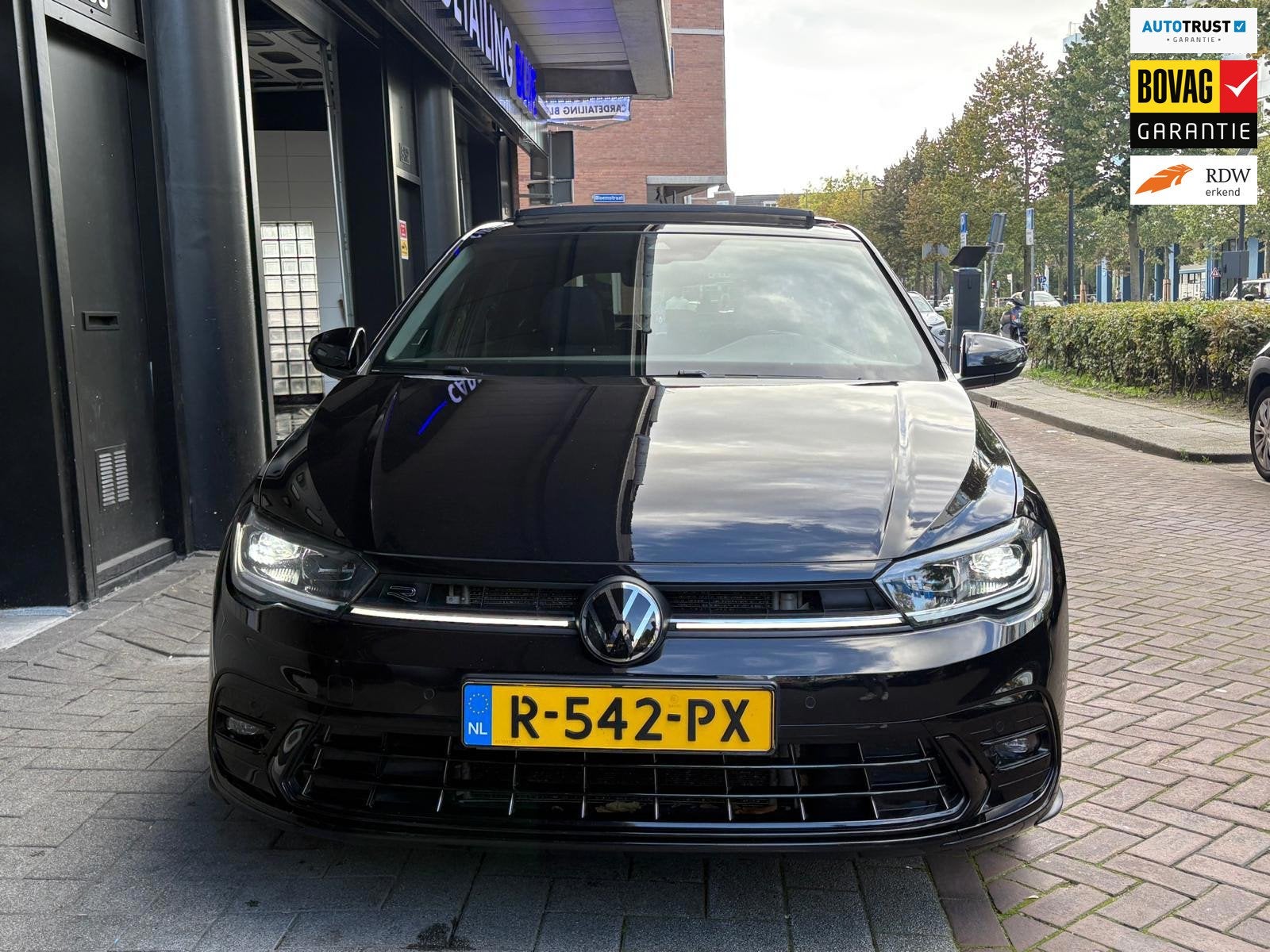 Volkswagen Polo 1.0 TSI R-Line Business, Auto's, Dealer onderhouden, Gebruikt, Leder en Stof, Bedrijf