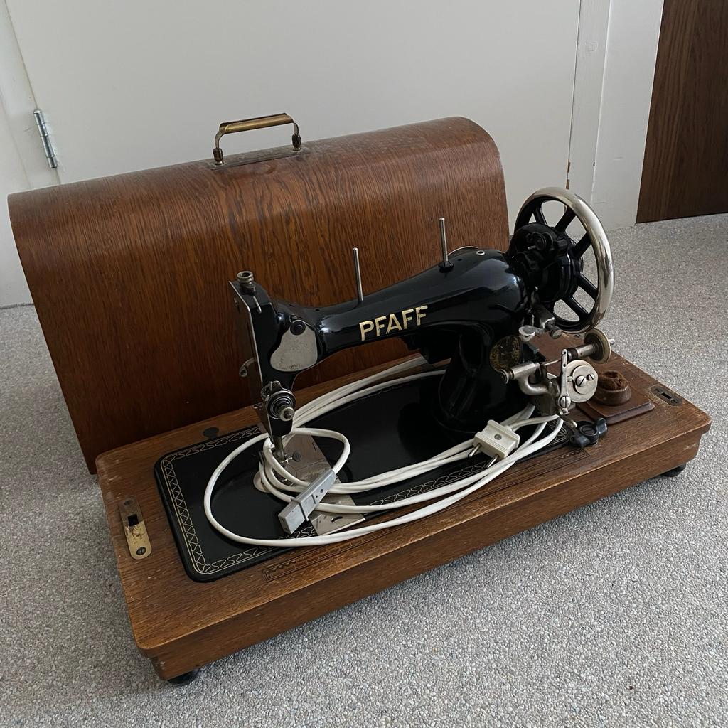 Pfaff 30 naaimachine met kast, Ophalen