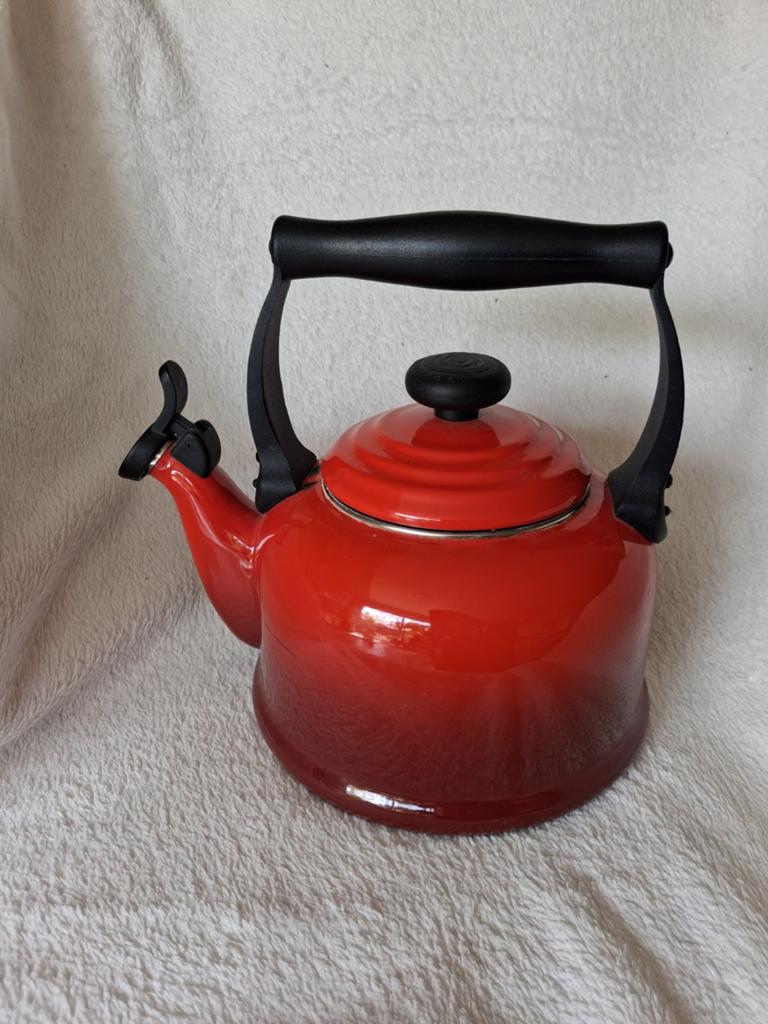 Le Creuset fluitketel 2.1 liter rood, Gebruikt, Ophalen of Verzenden, Metaal, Rood