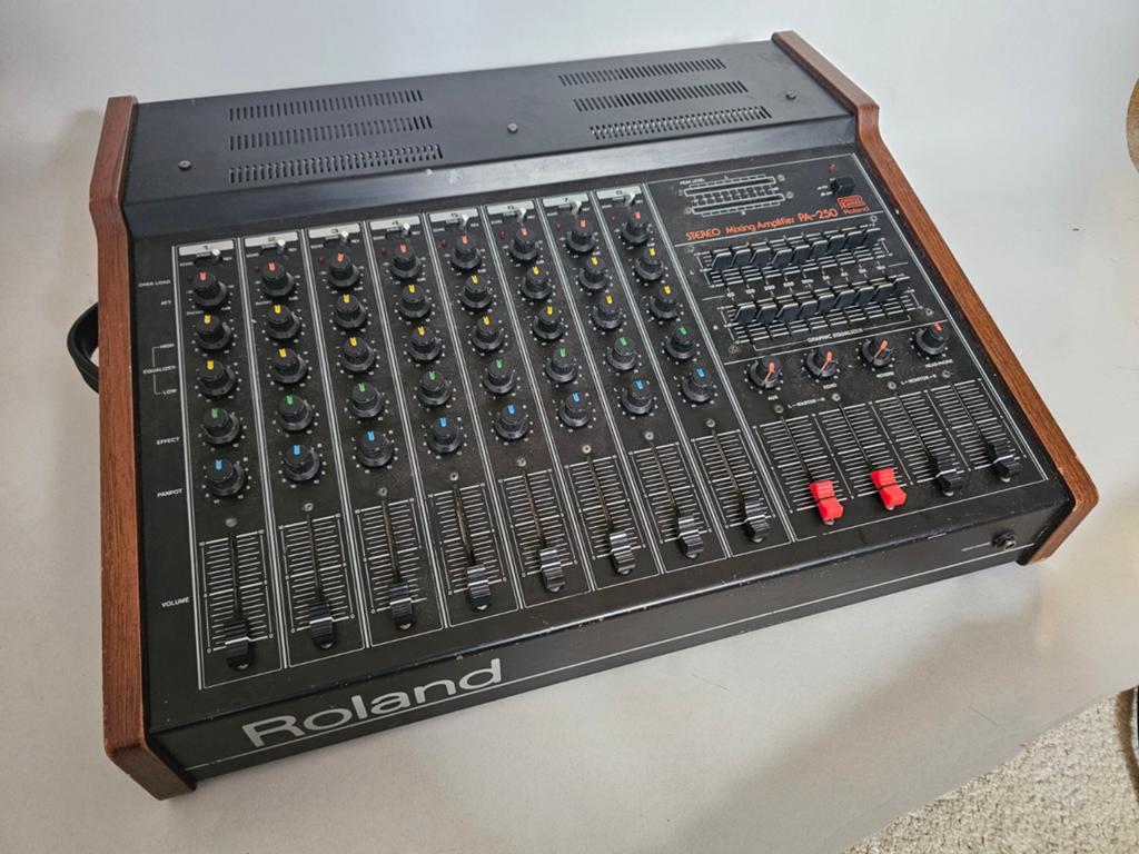 Roland pa-250 met nieuwe faders en recap, Ophalen of Verzenden, Gebruikt, 5 tot 10 kanalen, Microfooningang