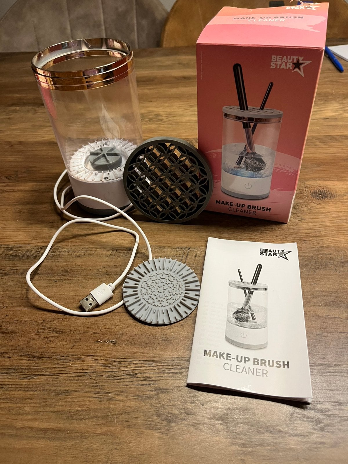 Makeup brush cleaner, Gehele gezicht, Wit, Ophalen of Verzenden, Zo goed als nieuw