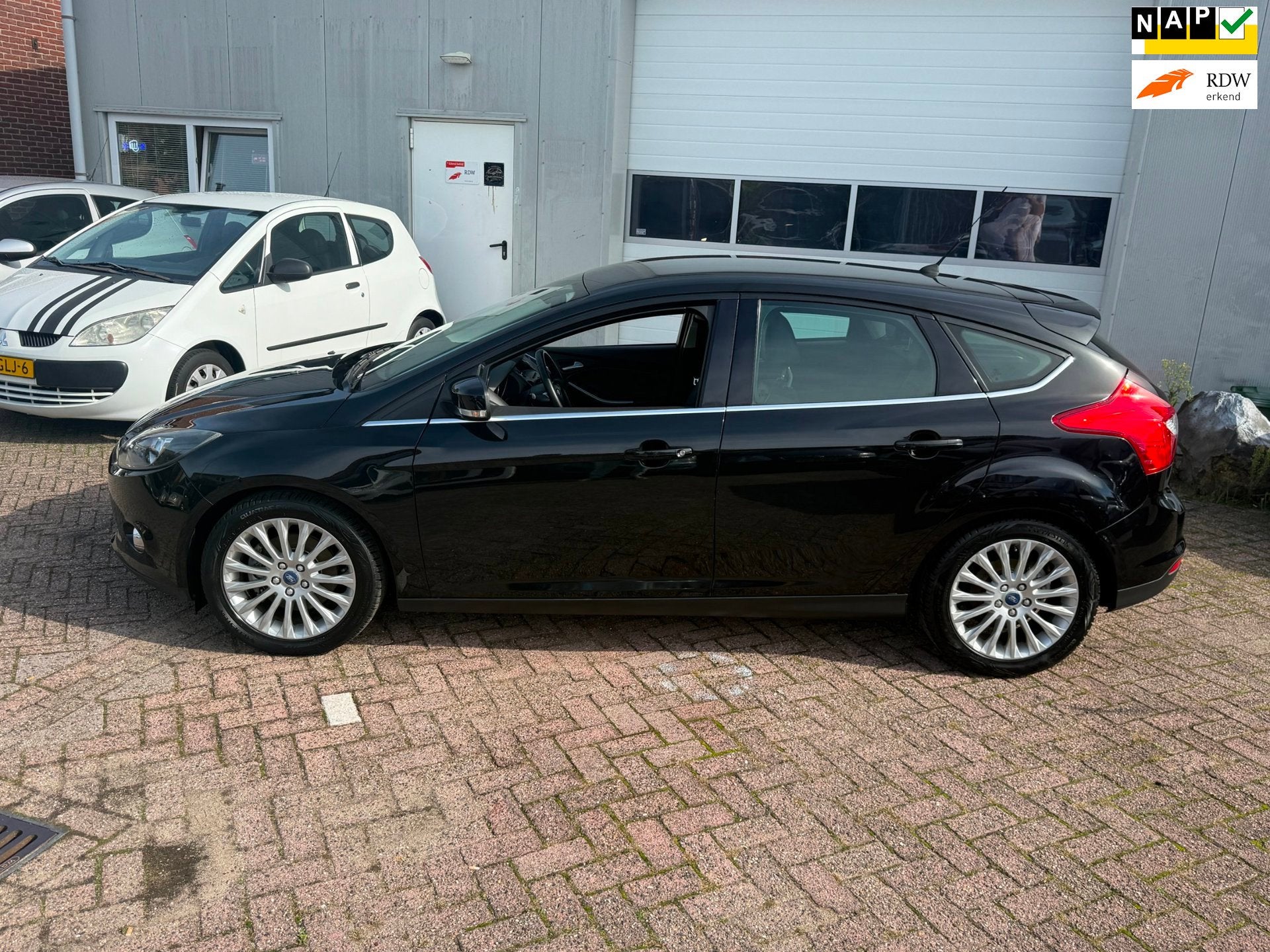 Ford Focus 1.6 EcoBoost First Edition, Gebruikt, 4 cilinders, 150 pk, Leder en Stof