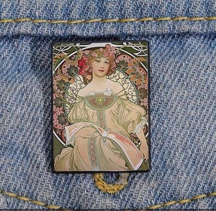 ALPHONSE MUCHA Reverie kunst Pin speldje Brooche, Verzamelen, Verzenden, Nieuw, Overige onderwerpen