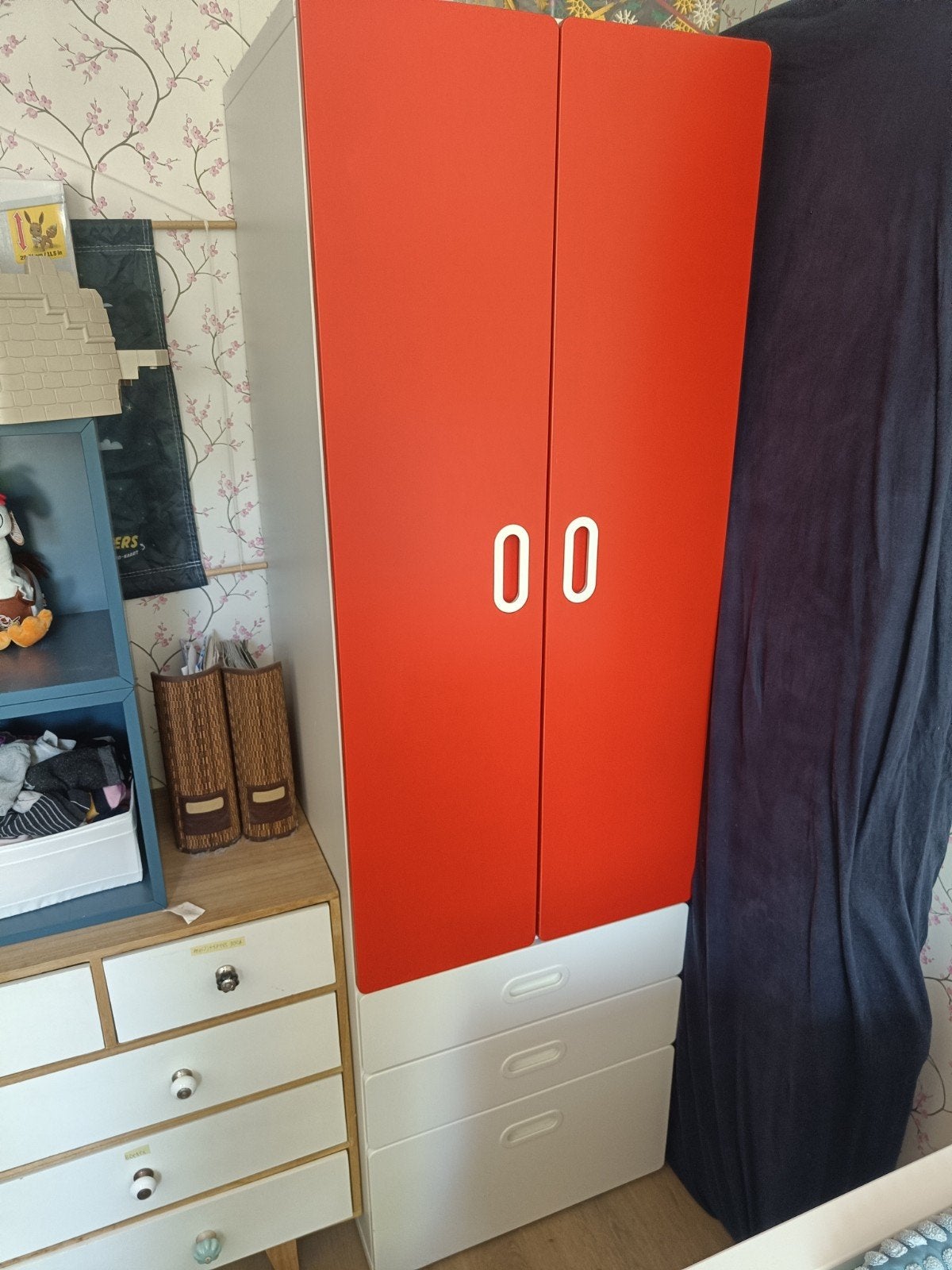 Kledingkast met lades - Rood/Wit, Huis en Inrichting, Kasten | Kledingkasten, Gebruikt, Modern, Speels, 50 tot 100 cm, 150 tot 200 cm