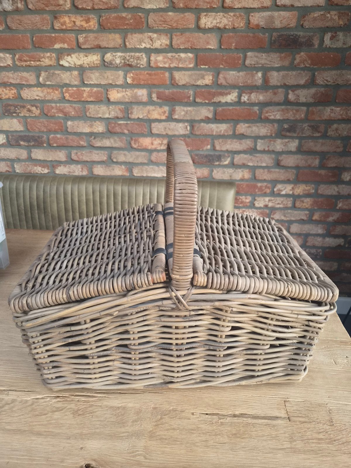 Grote rotan mand met deksel en handvat, Ophalen, Gebruikt, Mand, Rechthoekig