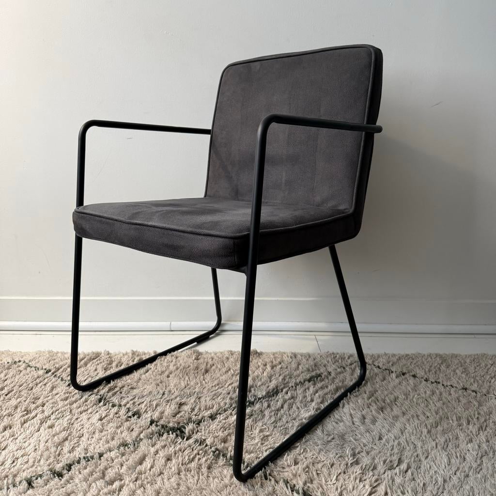 BY BOO CHARLY ANTRACIET EETKAMERSTOEL, Huis en Inrichting, Stoelen, Ophalen, Zo goed als nieuw, Eén, Stof