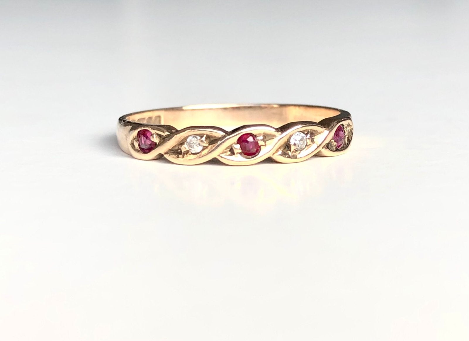 Vintage 9k gouden ring robijnen topaas maat 18, Sieraden, Tassen en Uiterlijk, Ringen, 18 tot 19, Ophalen of Verzenden, Zo goed als nieuw