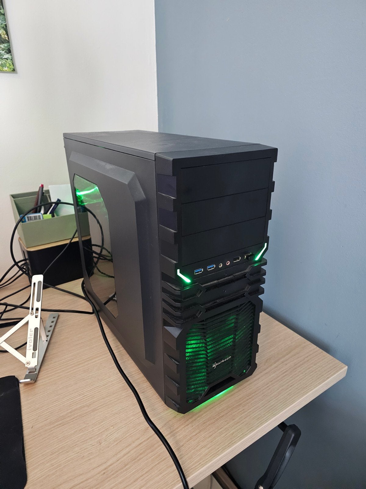 Oude Gaming PC met groene LED-verlichting, Gebruikt, Onbekend, 8 GB, Onbekend