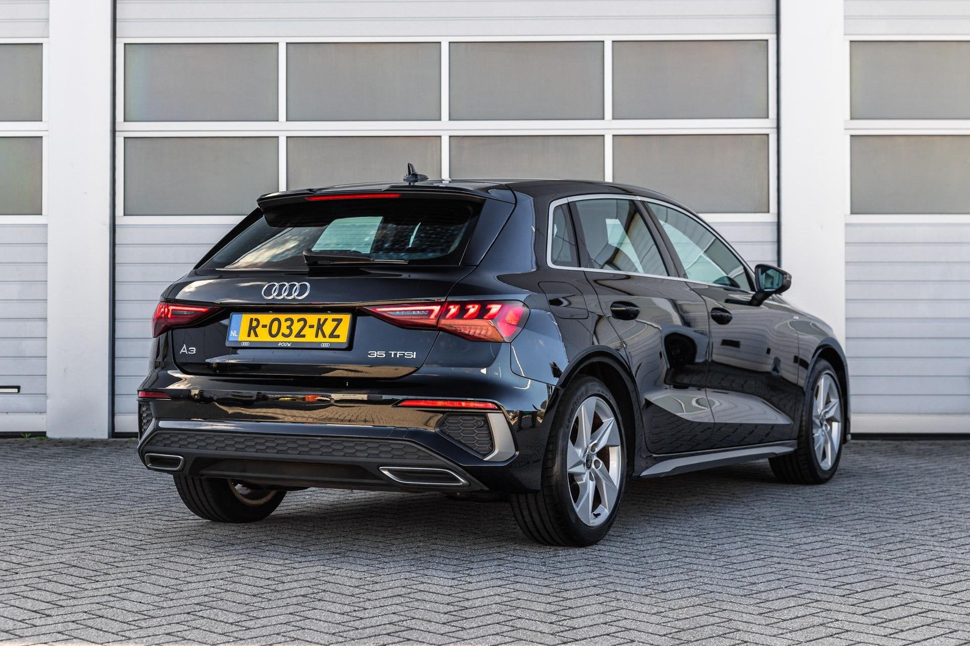 Audi A3 Sportback 35 TFSI 150pk S-tronic S edition | Adaptiv, Auto's, 4 cilinders, 150 pk, Leder en Stof, Zwart