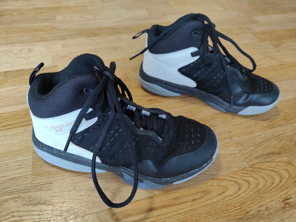 Decathlon Tarmak basketbalschoenen maat 37, Ophalen of Verzenden