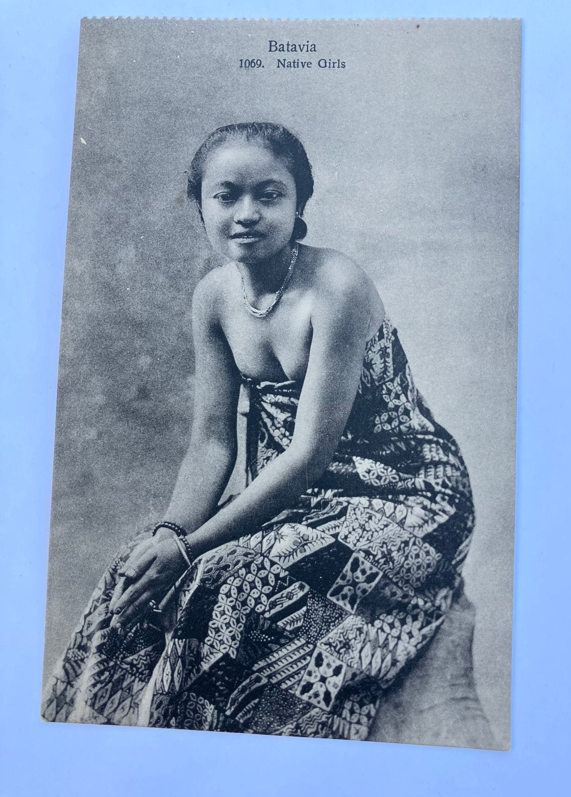 1069. native girls Batavia jaren 30, Verzenden, 1920 tot 1940, Ongelopen, Buiten Europa