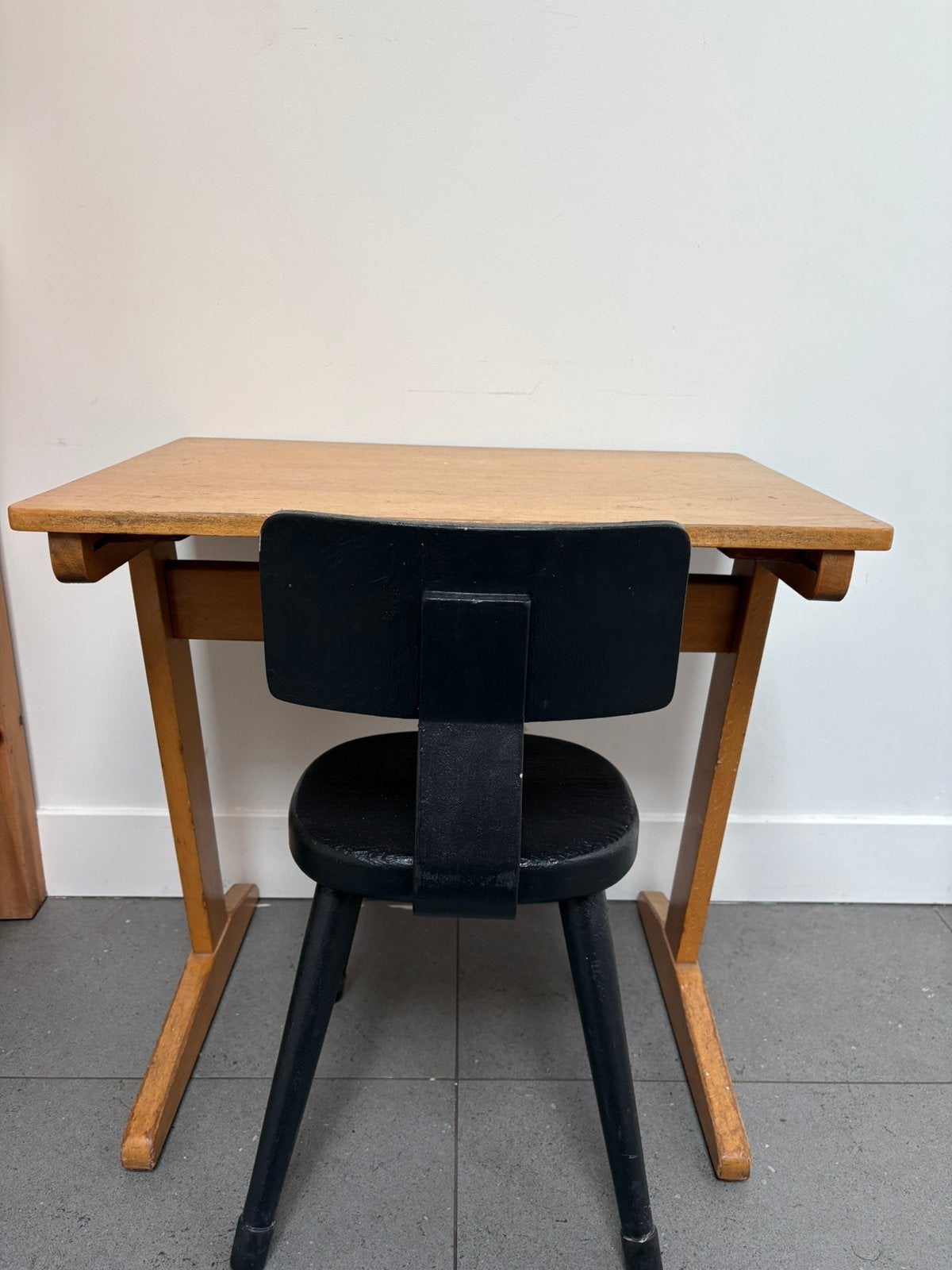 Schooltafel met kleuterstoel, Ophalen, Gebruikt, Hout, Schoolbureau