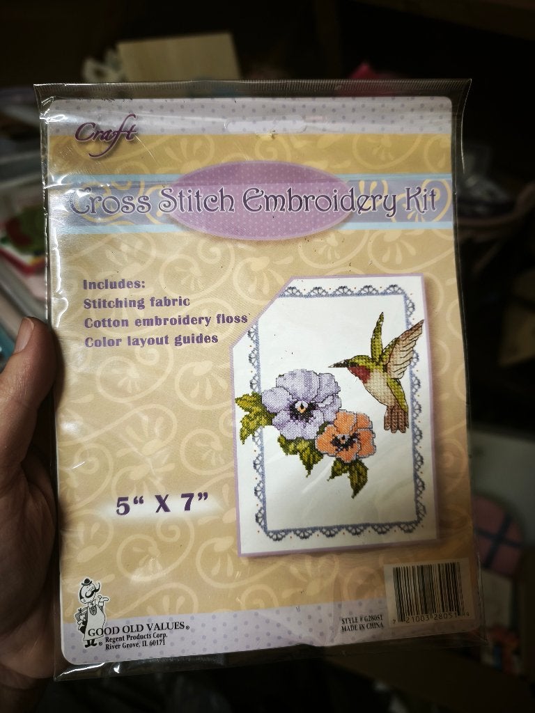 Borduurpakketje kolibrie en bloemen, Hobby en Vrije tijd, Ophalen of Verzenden, Nieuw, Handborduren, Borduurpakket