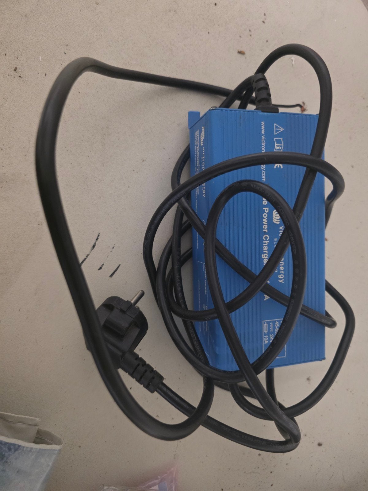 Victron Energy Blue Power Charger 24/8 met XLR plug