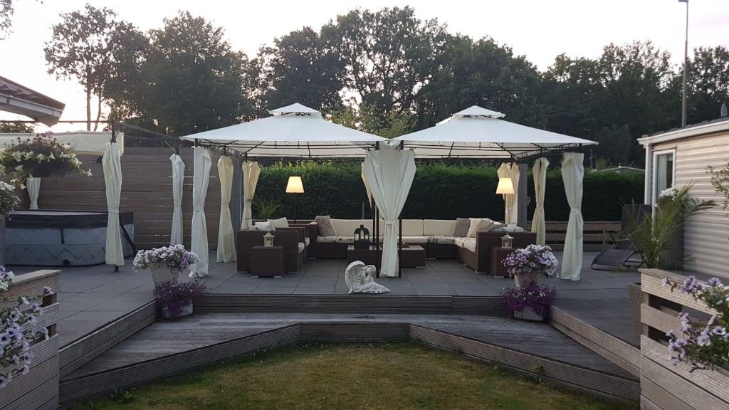te koop luxe stacaravan (chalet) in Rucphen, Caravans en Kamperen, Stacaravans, Tot en met 2