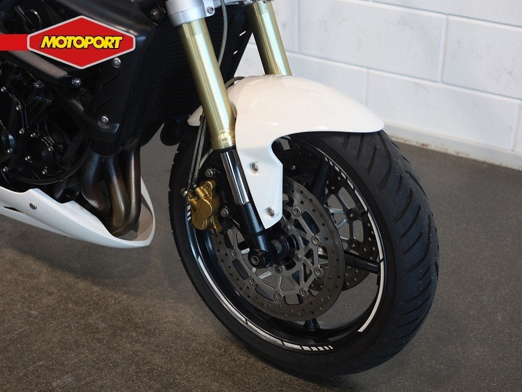 Triumph STREET TRIPLE (bj 2010), Triumph Motocycles, Triumph.Benelux@triumph.co.uk, De Droogmakerij 40A
1851 LX   Heiloo, NL, Naked bike