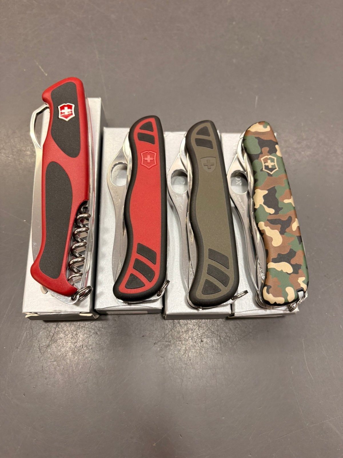 Partij Victorinox zakmessen nieuw zwitsers zakmes, Caravans en Kamperen, Kampeergereedschap, Ophalen of Verzenden, Nieuw