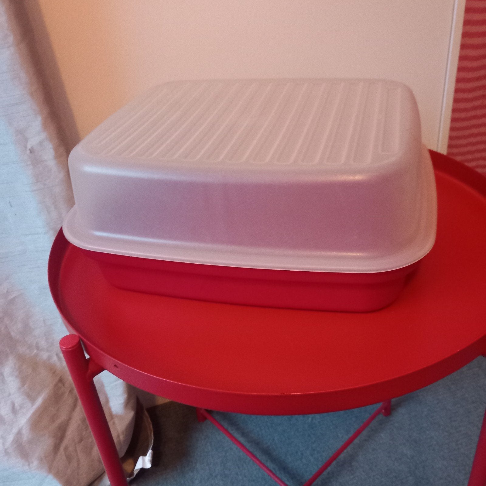 Tupperware bakkersdoos brood/kaas, Ophalen of Verzenden, Zo goed als nieuw, Rood, Bus of Trommel