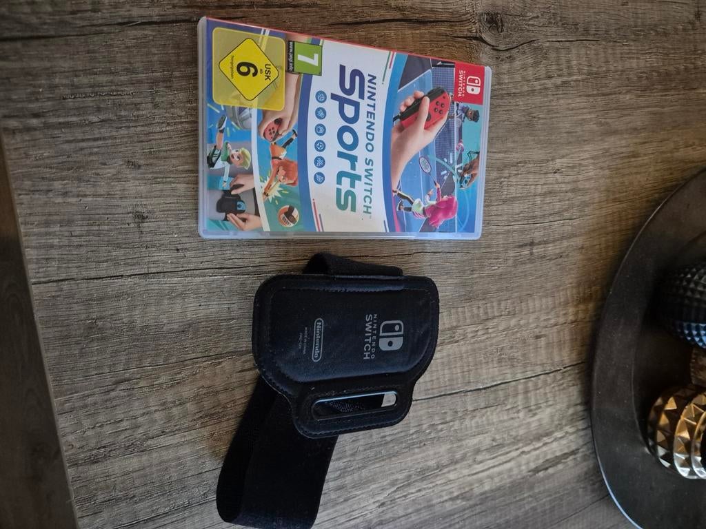 Nintendo Switch Sports met beenband - Zo goed als nieuw, Ophalen of Verzenden, Zo goed als nieuw, Eén computer, 3 spelers of meer