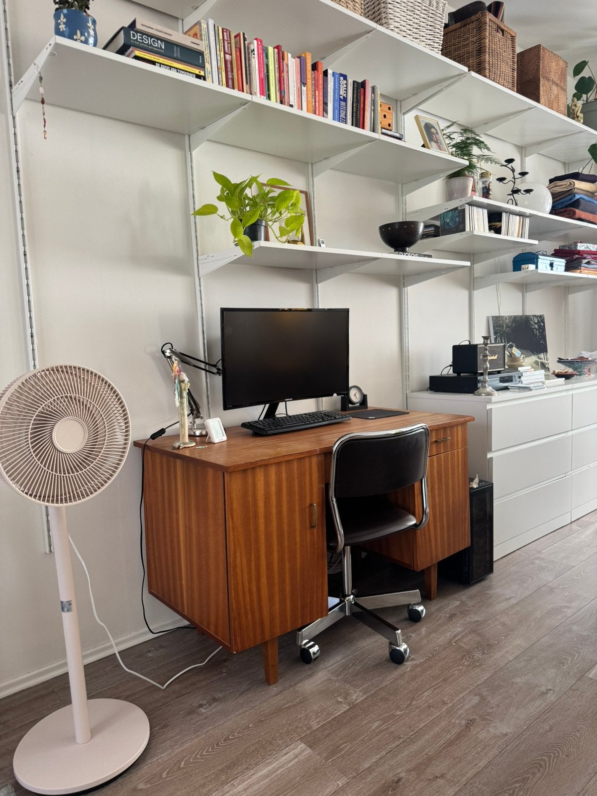 Vintage teak houten bureau met lades en opbergvakjes, Ophalen, Zo goed als nieuw