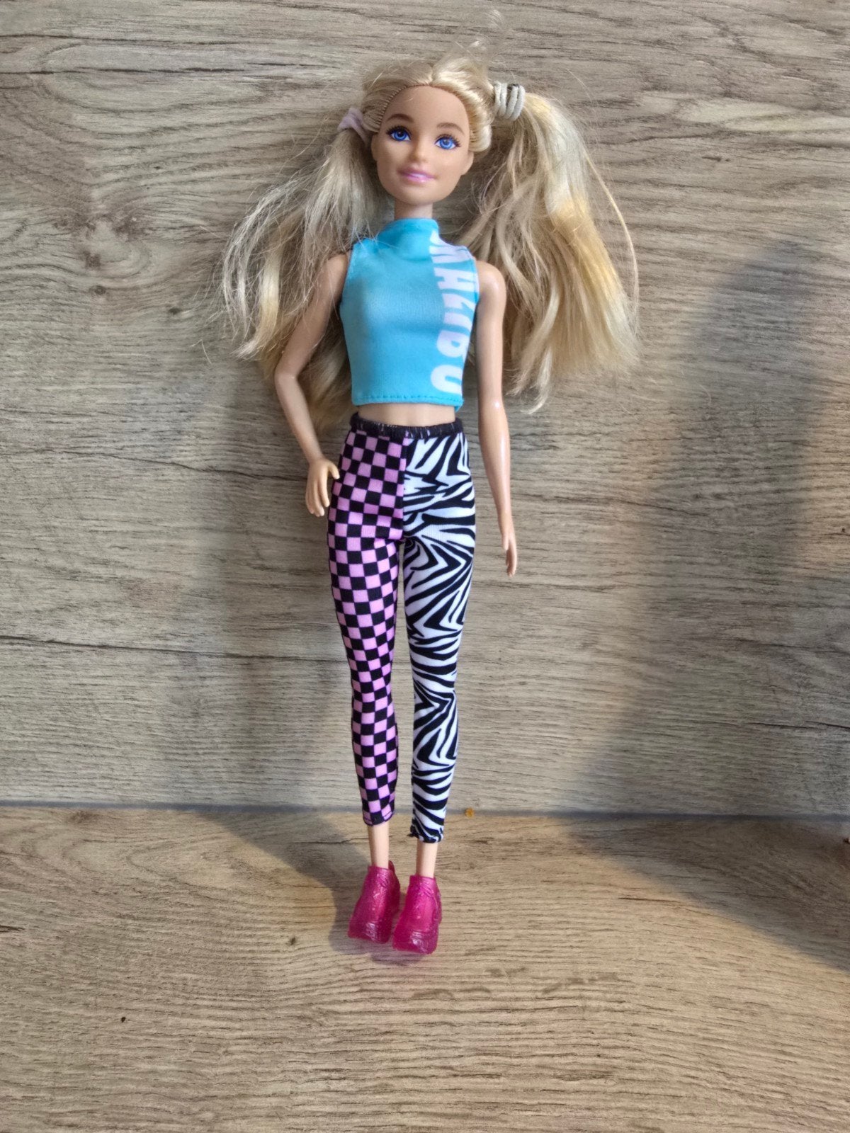 Barbie pop met trendy outfit - Zo goed als nieuw, Ophalen of Verzenden, Zo goed als nieuw, Barbie