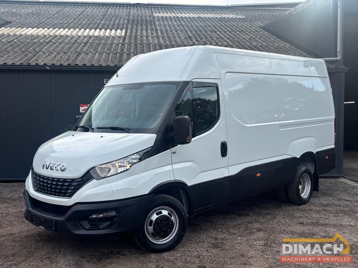 Iveco Daily 35C16 Dubbellucht - Automaat - Trekhaak - Airco, Auto's, Automaat, Gebruikt, Euro 6, Iveco