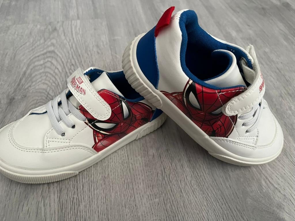 Nieuwe spiderman schoenen, Kinderen en Baby's, Kinderkleding | Schoenen en Sokken, Ophalen, Nieuw, Jongen, Schoenen