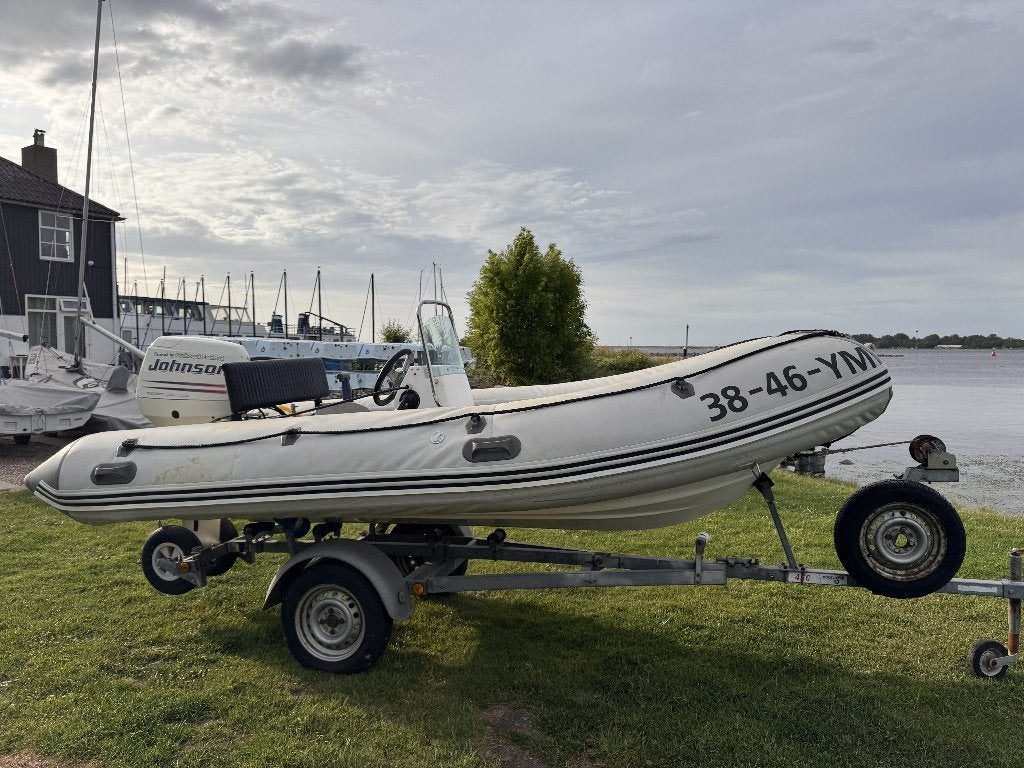 BASE MARINE RIB + Johnson EFI 40PK + Trailer, Watersport en Boten, Rubberboten, Gebruikt, Zonnedek, 40 pk, Ophalen