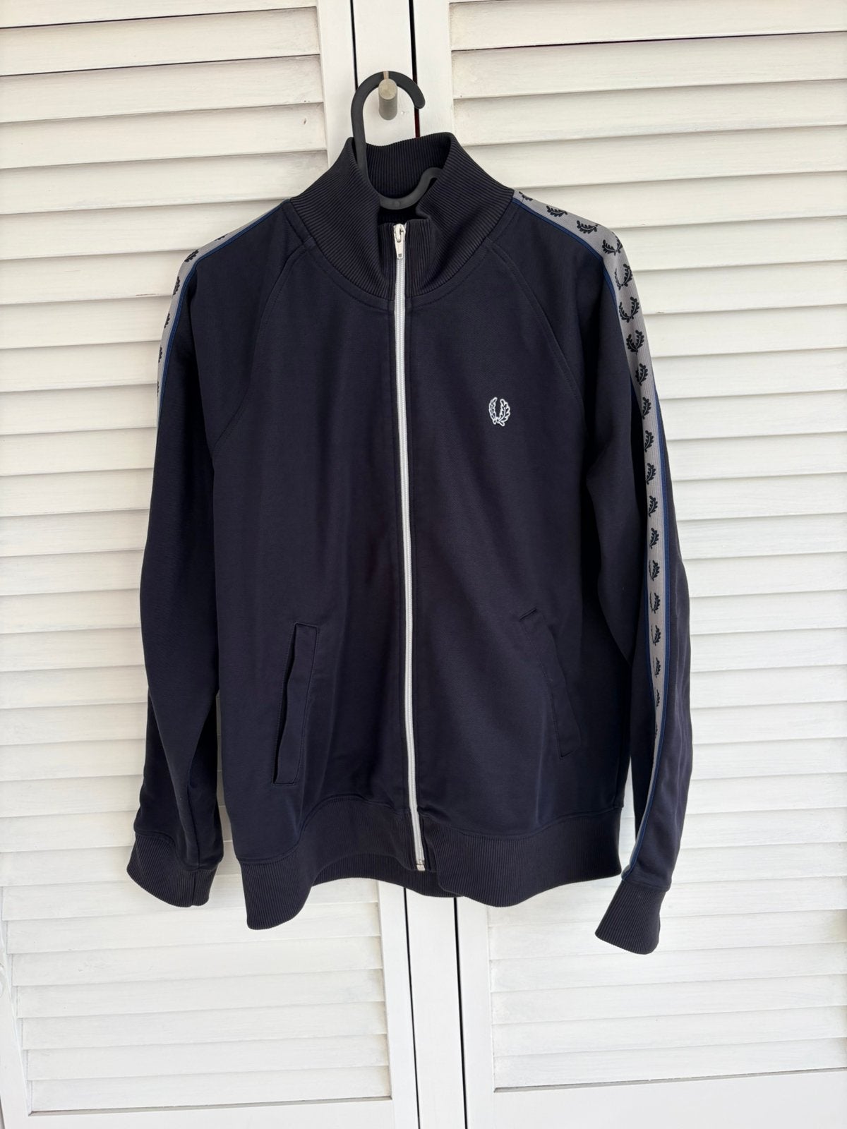 Fred Perry trainingsjasje maat 42, Ophalen of Verzenden, Zo goed als nieuw, Maat 42/44 (L), Blauw