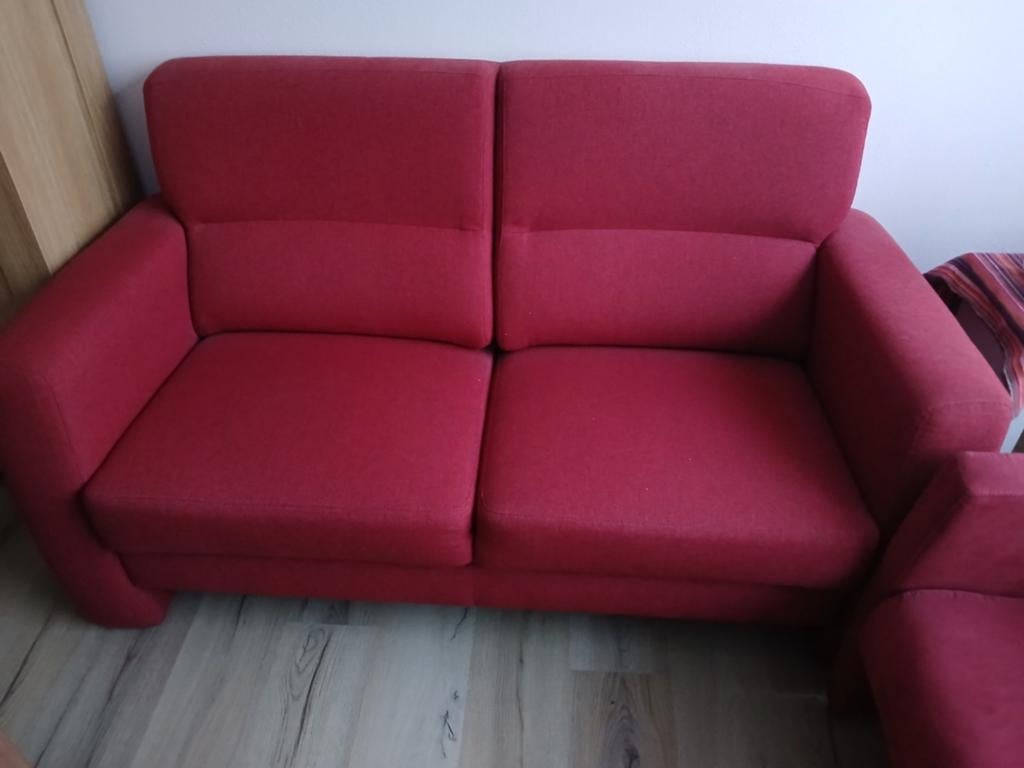 Comfortabele rode tweezitsbank in perfecte staat, Huis en Inrichting, Banken | Bankstellen, Ophalen, 150 tot 200 cm, Tweepersoons