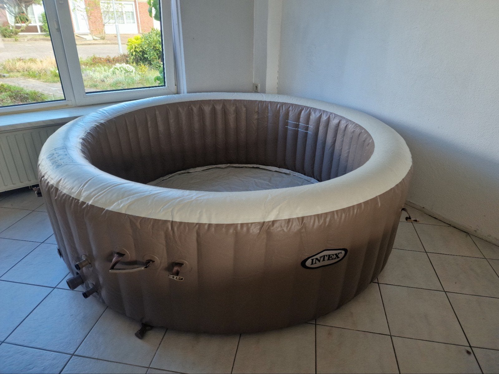 Intex beige spa 6 persoons tub, Ophalen, Nieuw, Opblaasbaar