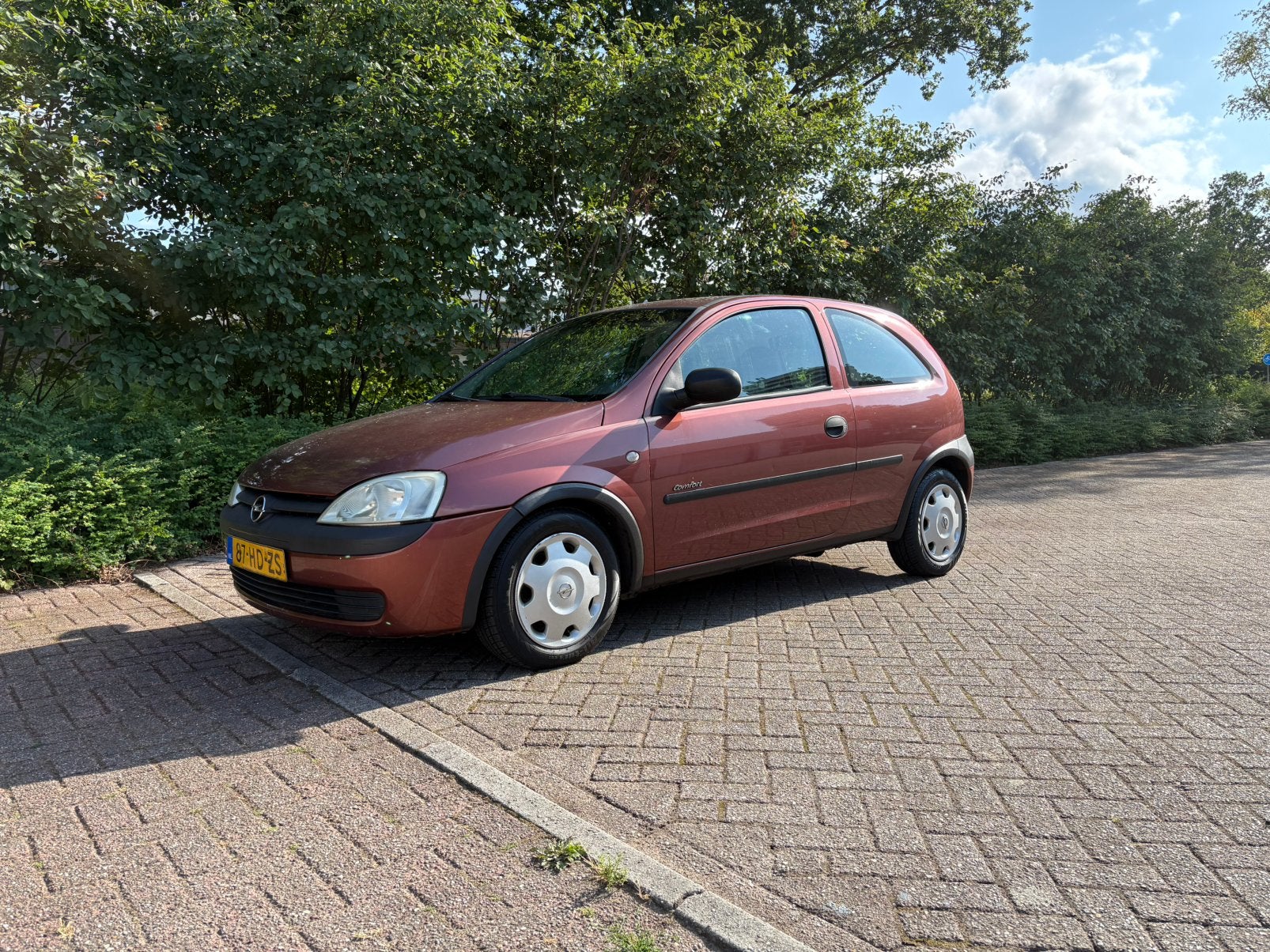 Opel Corsa 1.2 16V 3D 2001 Rood, Auto's, Voorwielaandrijving, 450 kg, 74 pk, 31 €/maand