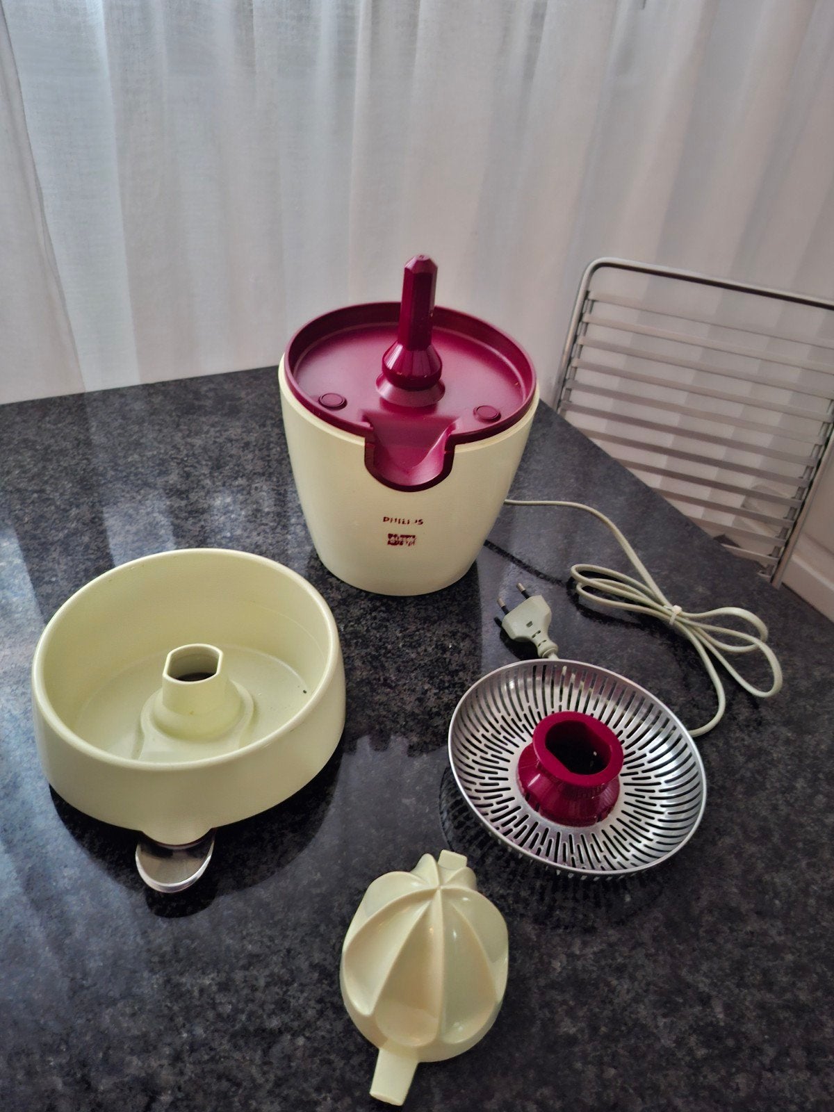 Alessi sinaasappel pers, Ophalen