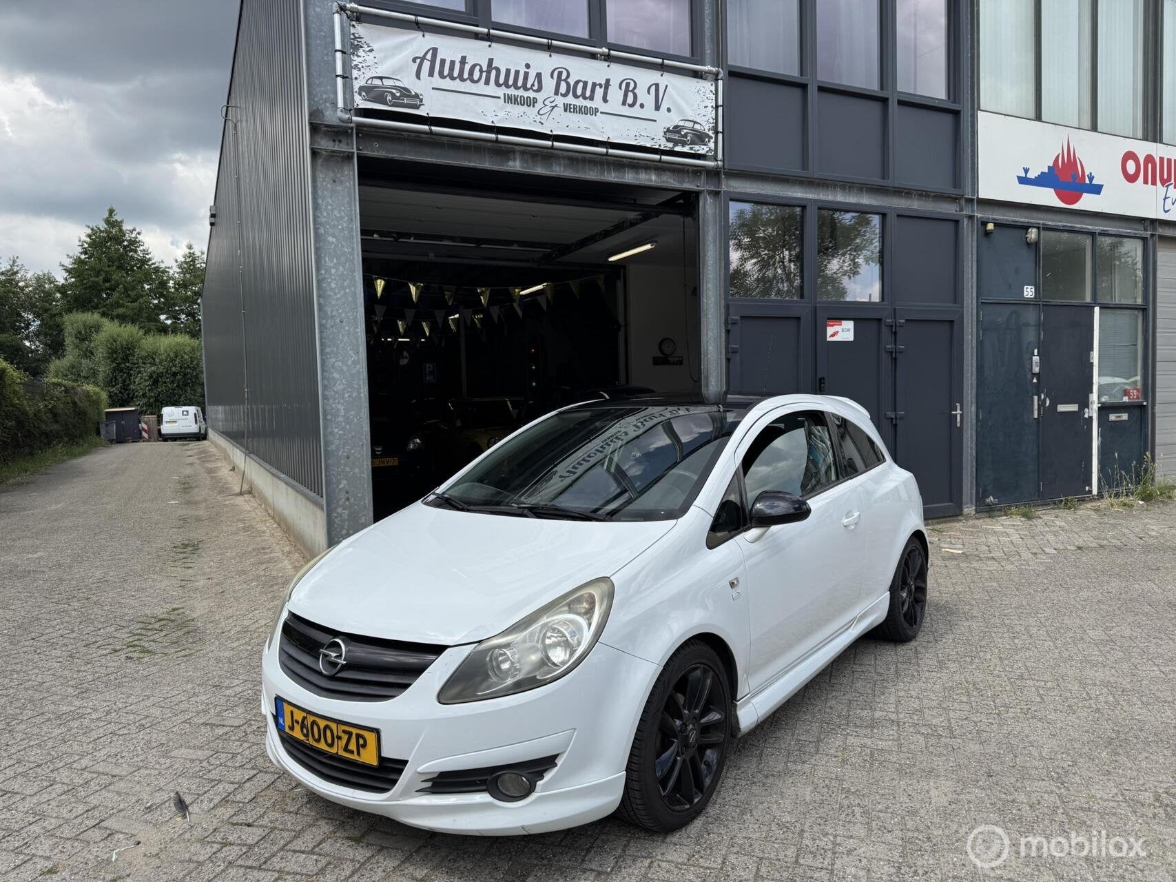 Opel Corsa 1.4-16V Business OPC Line! Airco! Nieuwe APK! NAP, Voorwielaandrijving, Multifunctioneel stuurwiel, Gebruikt, Zwart