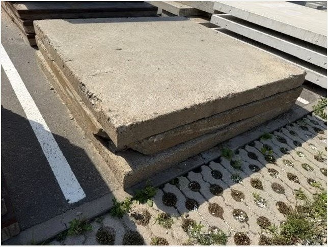 gebruikte betonplaten 200x200x14 met scheurtje en hoekje af, Tuin en Terras, Tegels en Klinkers, Ophalen of Verzenden, Gebruikt