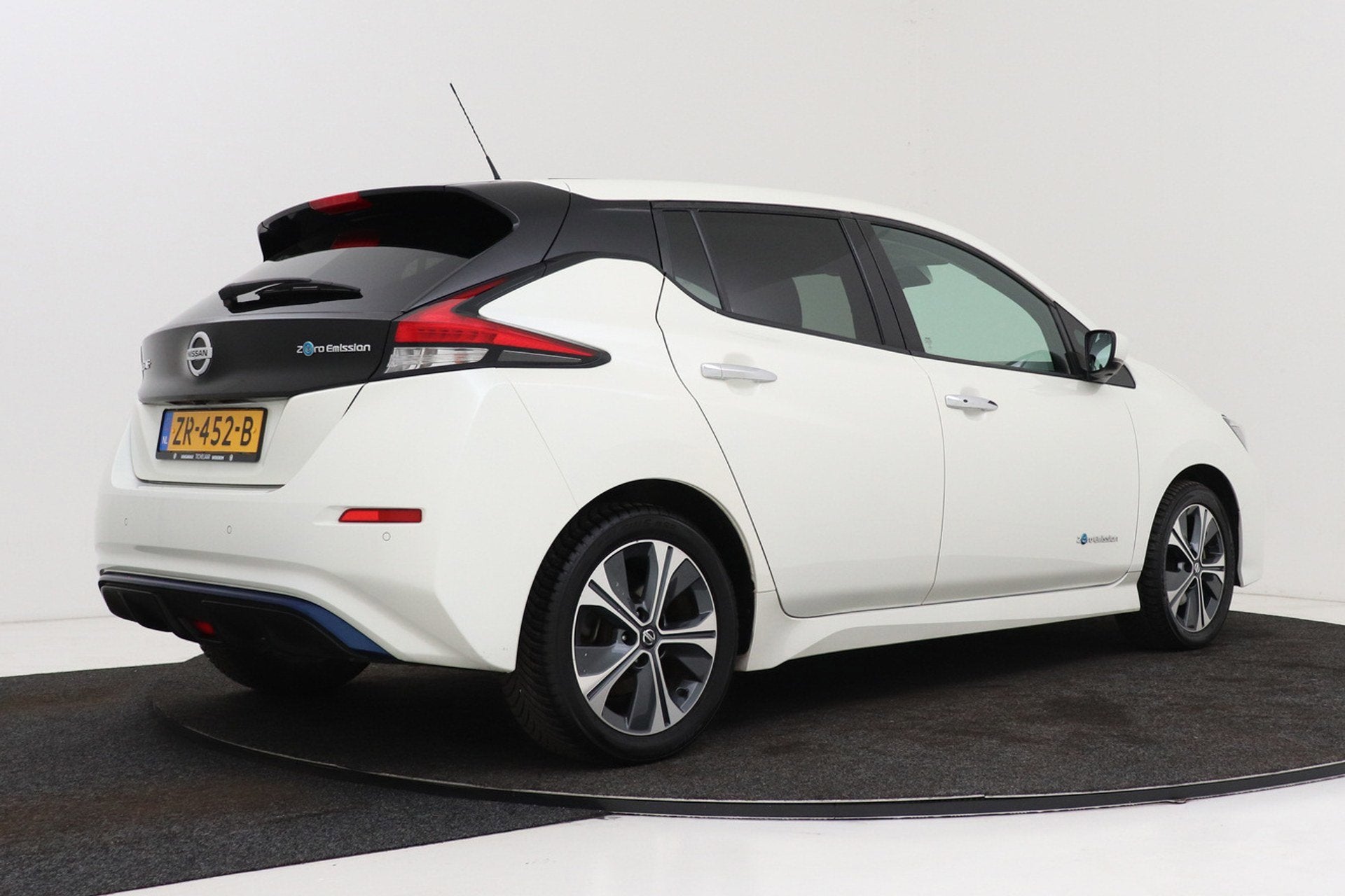 Nissan LEAF N-Connecta 40 kWh | Org NL | SOH 88% | CarPlay |, Stof, Gebruikt, Zwart, 150 pk