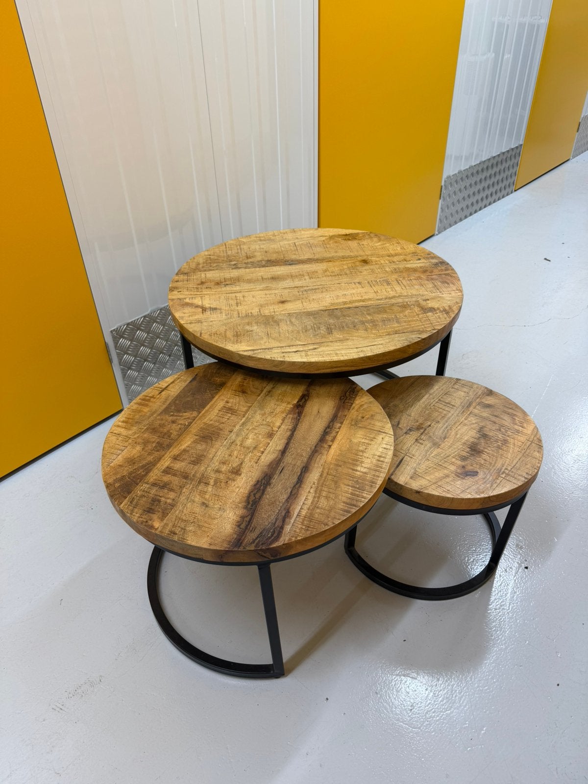 Salontafel set van 3 | Mangohout | Massief blad, Ophalen, Rond, Zo goed als nieuw, 75 cm of meer