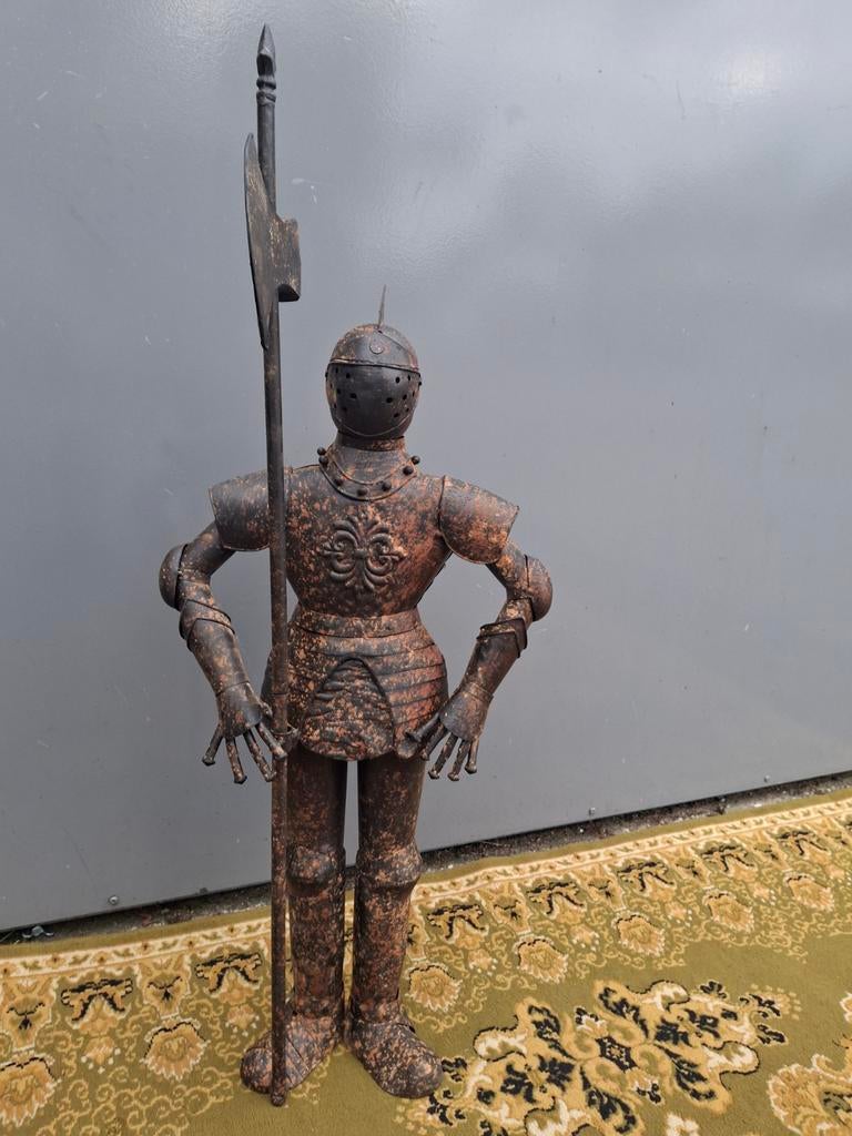 Leuke metalen ridder met hellebaard - Decoratief beeld, Ophalen of Verzenden