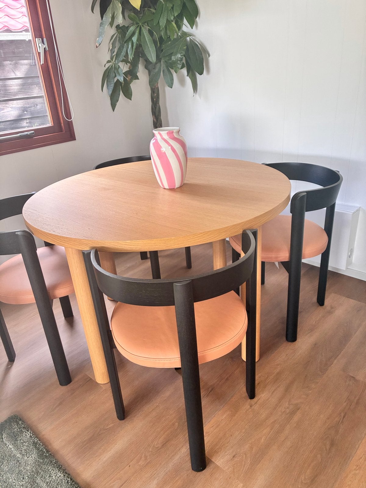 IKEA STOCKHOLM 2025 Eettafel met 4 Maanstoelen, Ophalen, 100 tot 150 cm, Scandinavisch, Zo goed als nieuw