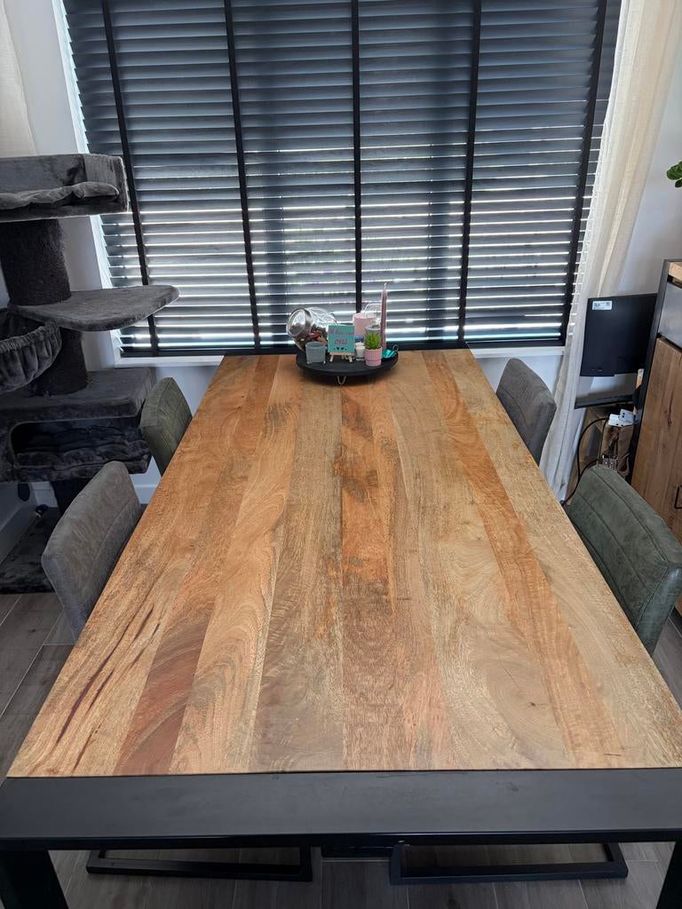 Robuuste eettafel van mangohout met metalen onderstel, Ophalen, Gebruikt, 25 tot 50 cm, 100 tot 150 cm